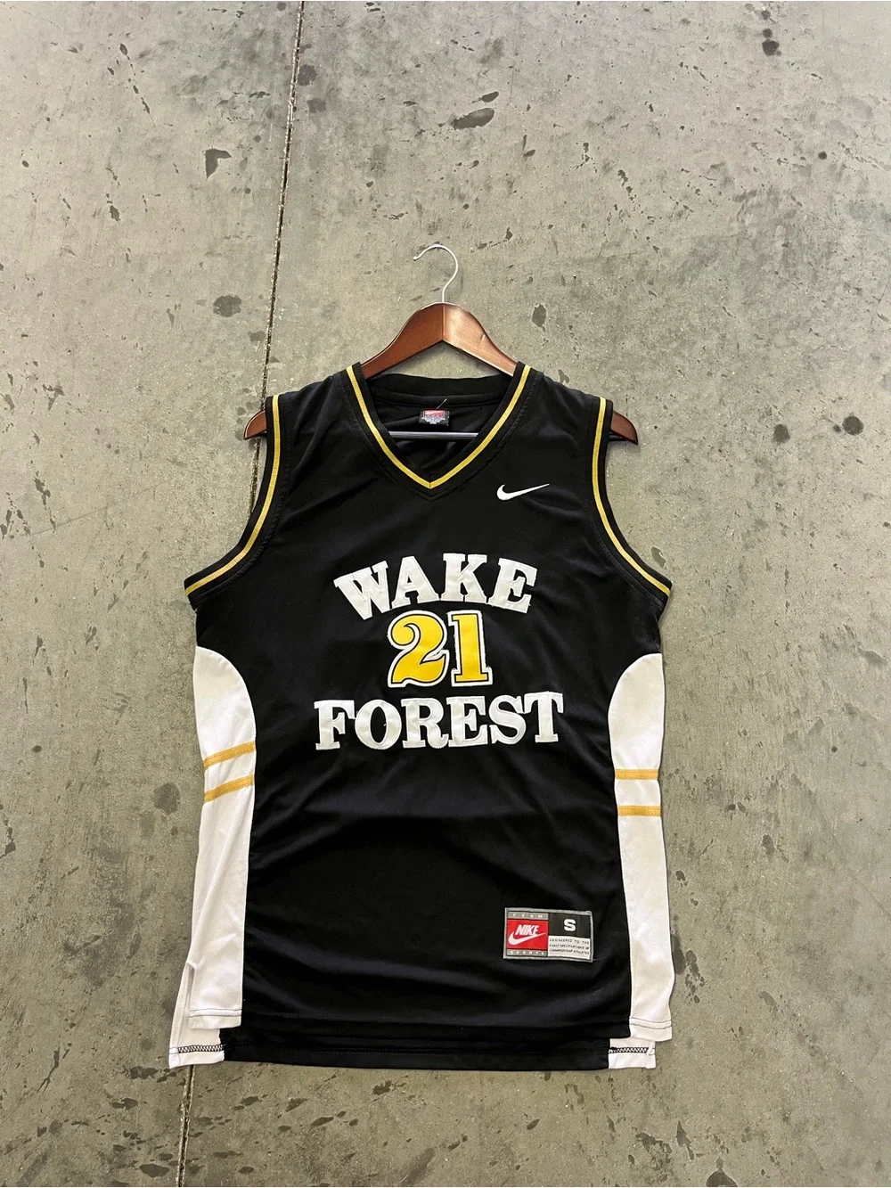 Vintage Nike Wake Forest Tim Duncan Jersey